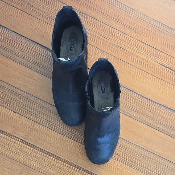 Ladies UGG Black Leather Slip-On Boots Size 10 Weather Proof Bonham - Picture 4 of 8